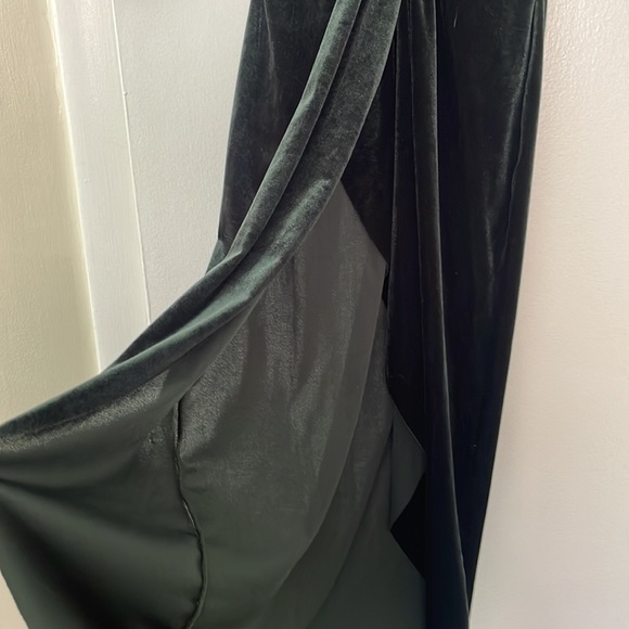 Dark green Zara velvet dress with slit - Picture 3 of 3